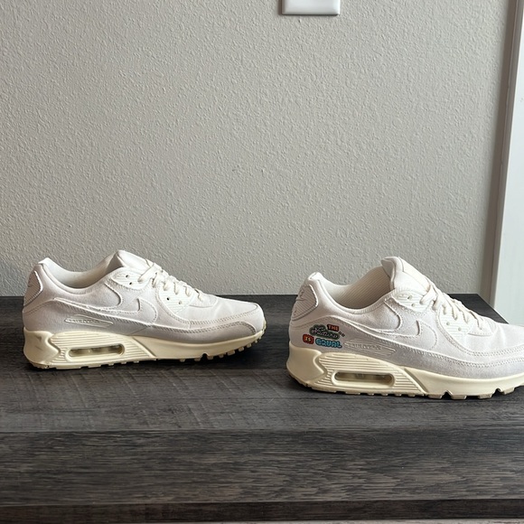 Nike air max the future is equal - Picture 2 of 6